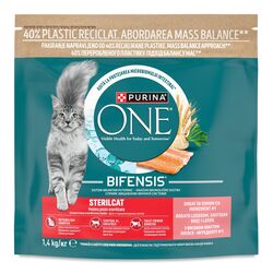 Корм для дорослих котів сухий Purina ONE Sterilcat з лососем 1,4 кг